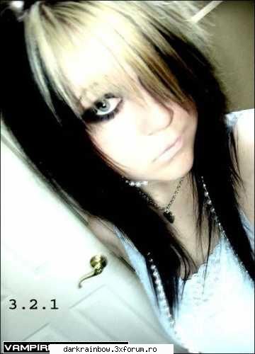 sunt super fetele :nod:  :zzz: emo girls