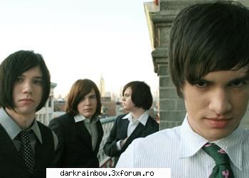 da j mie imi plac :nod:sunt draguti mai ales rayan ross  :nebun: panic!at the disco